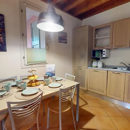 Borgo Del Torchio F1 Bybookinggardalake * 마네르바 델 가르다